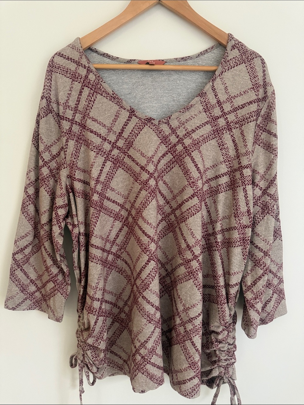 Iyla Woman Gray/Maroon Stretch Cinch Tie Sides 3/4 Sleeve Pullover Top Size 2X